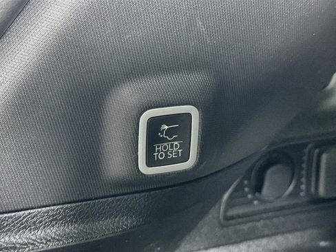 Used 2023 Jeep Grand Cherokee Altitude RWD image 29