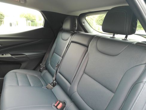 Used 2023 Chevrolet Bolt EUV Premier w/ Sun & Sound Package FWD image 14