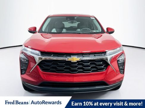 New 2026 Chevrolet Trax LS w/ LS Convenience Package FWD image 2