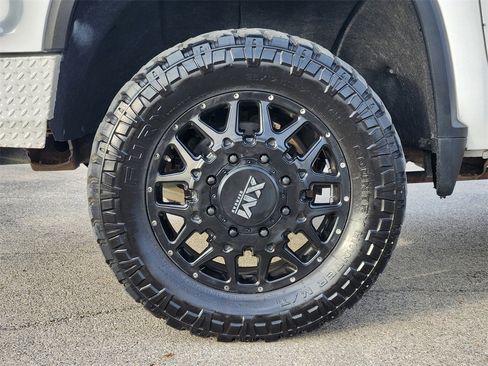 Used 2022 Chevrolet Silverado 3500 LTZ w/ LTZ Convenience Package image 11