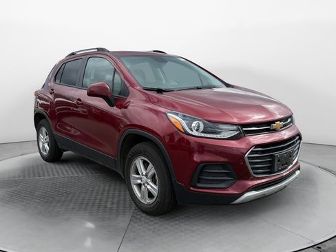 Used 2022 Chevrolet Trax LT w/ LT Convenience Package AWD/4WD image 3