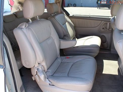 Used 2005 Toyota Sienna XLE Limited AWD/4WD image 35