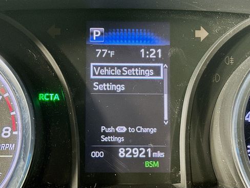 Used 2020 Toyota Camry SE w/ Convenience Package FWD image 18