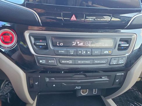 Used 2019 Honda Pilot Touring image 17