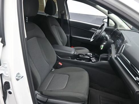 Used 2025 Kia Sportage LX FWD image 28