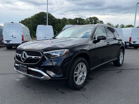 Used 2023 Mercedes-Benz GLC 300 4MATIC image 3