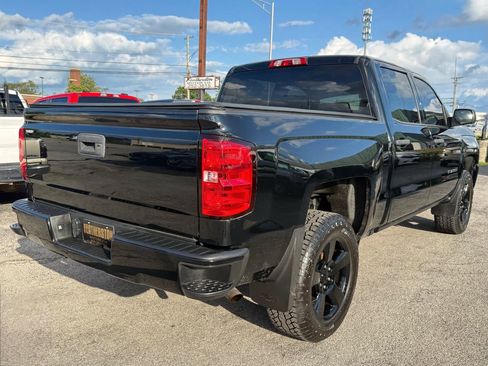 Used 2018 Chevrolet Silverado 1500 Custom w/ Custom Value Package AWD/4WD image 9
