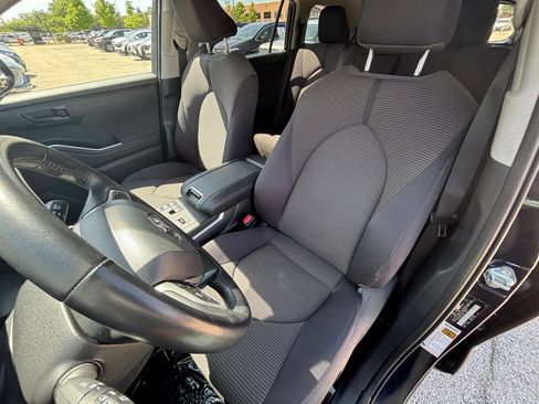 Used 2025 Toyota Highlander LE FWD image 38