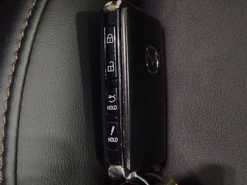 Used 2025 MAZDA MAZDA3 s FWD image 32