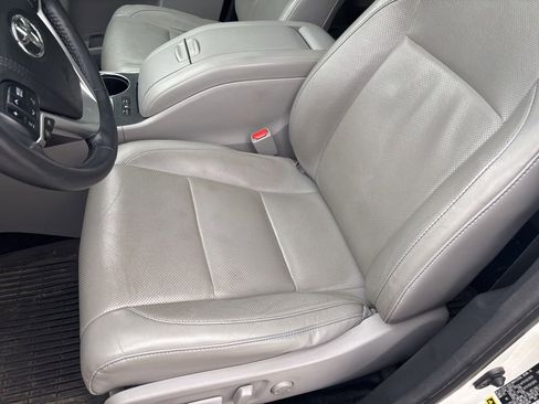 Used 2015 Toyota Highlander Limited Platinum image 14