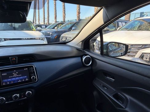 Used 2025 Nissan Versa SV image 33