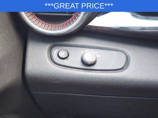 Used 2025 Chevrolet Trax RS w/ Driver Confidence Package FWD image 23