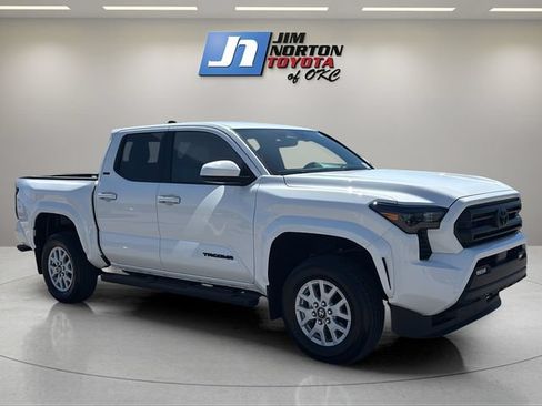 Used 2024 Toyota Tacoma SR5 AWD/4WD image 3