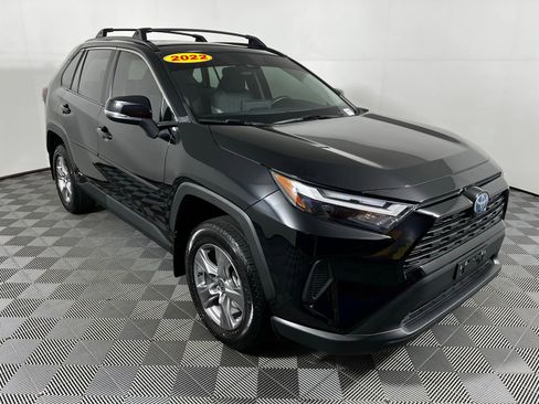 Used 2022 Toyota RAV4 XLE w/ Convenience Package AWD/4WD image 3