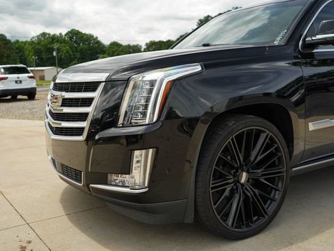 Used 2019 Cadillac Escalade Premium Luxury AWD/4WD image 18