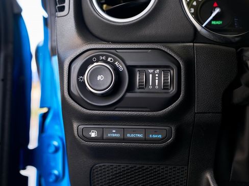 Used 2022 Jeep Wrangler Unlimited Sahara image 35