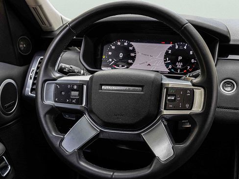 Used 2024 Land Rover Discovery S image 10