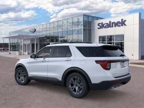 New 2026 Ford Explorer Active w/ Active Comfort Package AWD/4WD image 4