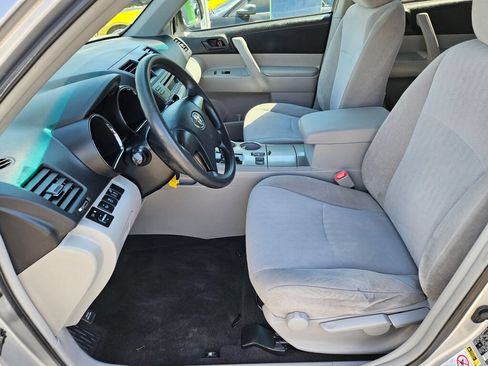 Used 2012 Toyota Highlander 4WD w/ Tow Pkg image 15