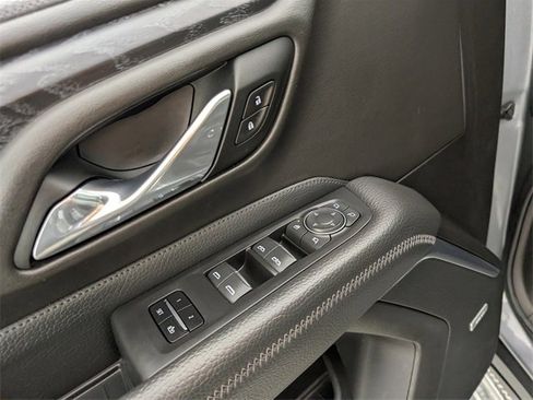 Used 2021 GMC Yukon Denali w/ Denali Premium Package image 14