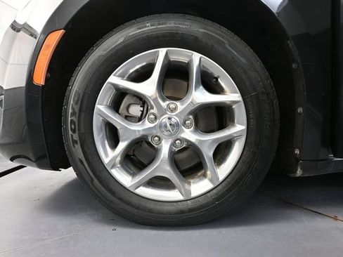 Used 2018 Chrysler Pacifica Limited FWD image 17