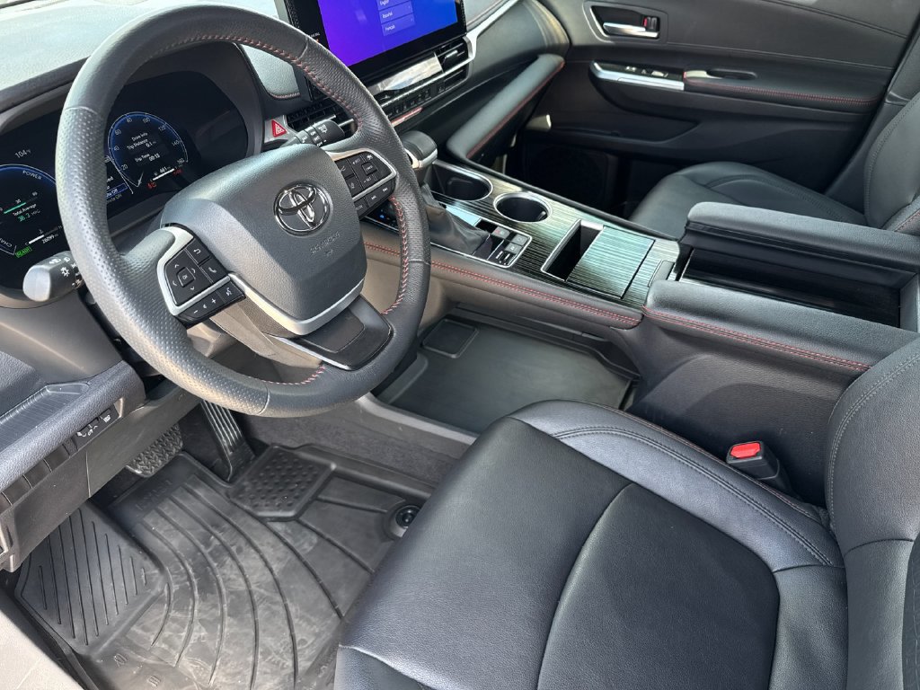 Certified 2025 Toyota Sienna XSE FWD image 10