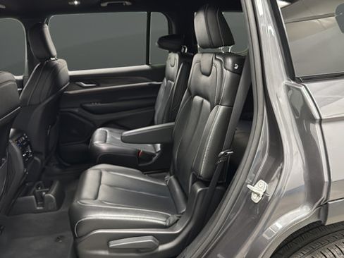 Used 2024 Jeep Grand Cherokee L Limited w/ Black Appearance Package AWD/4WD image 21