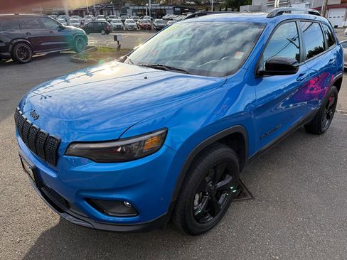 Used 2023 Jeep Cherokee Altitude Lux w/ Lux Elite Package AWD/4WD image 3