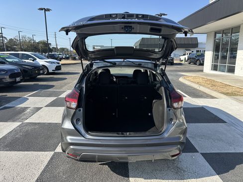 Used 2023 Nissan Kicks S image 5