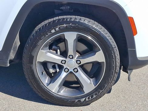 Used 2023 Jeep Grand Cherokee L Limited w/ Trailer Tow Group (B) AWD/4WD image 8
