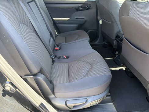 Certified 2025 Toyota Highlander LE FWD image 25