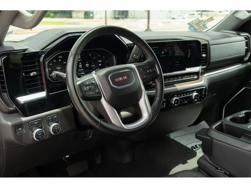 Used 2025 GMC Sierra 1500 SLT AWD/4WD image 11