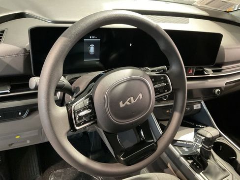 New 2026 Kia Carnival LX FWD image 10