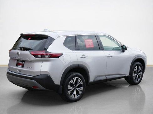 Certified 2021 Nissan Rogue SV image 3