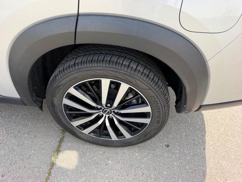 Used 2023 Nissan Pathfinder Platinum AWD/4WD image 7