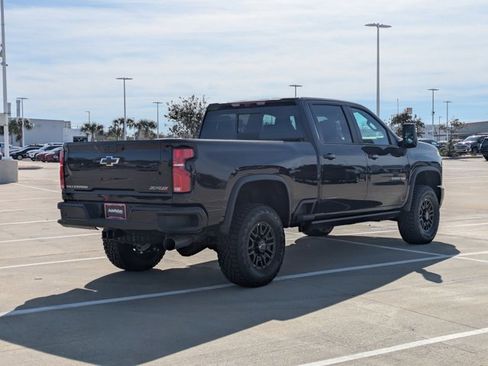 New 2026 Chevrolet Silverado 2500 ZR2 image 2