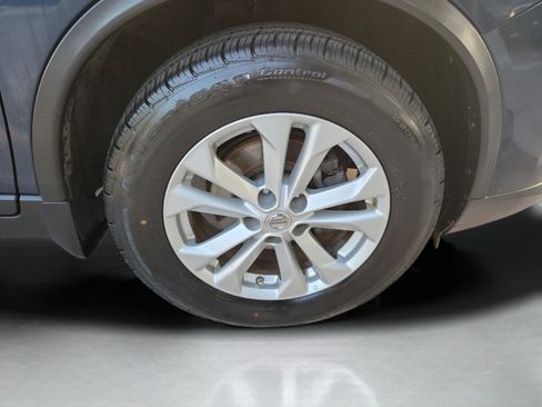 Used 2015 Nissan Rogue SV AWD/4WD image 29