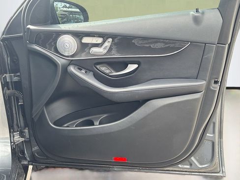 Used 2018 Mercedes-Benz GLC 300 4MATIC w/ Premium Package image 24
