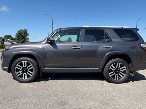 Used 2017 Toyota 4Runner Limited AWD/4WD image 3