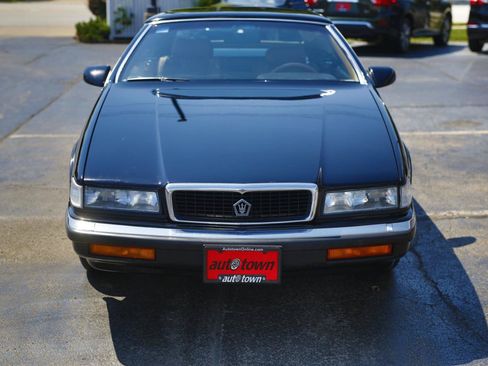 Used 1990 Chrysler TC by Maserati FWD image 2