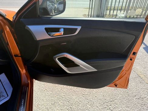 Used 2015 Hyundai Veloster RE:FLEX Edition image 17