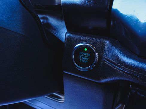 Used 2022 Ford F150 Lightning Lariat image 24