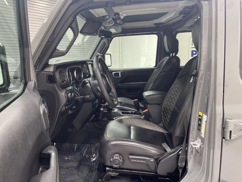 Used 2023 Jeep Wrangler Unlimited Sahara AWD/4WD image 11