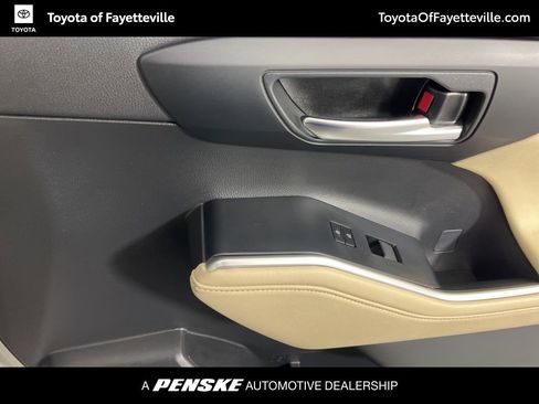 Used 2023 Toyota Highlander XLE image 24