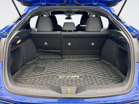 Used 2021 Toyota C-HR XLE FWD image 18