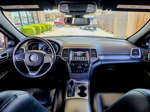 Used 2018 Jeep Grand Cherokee Limited image 31