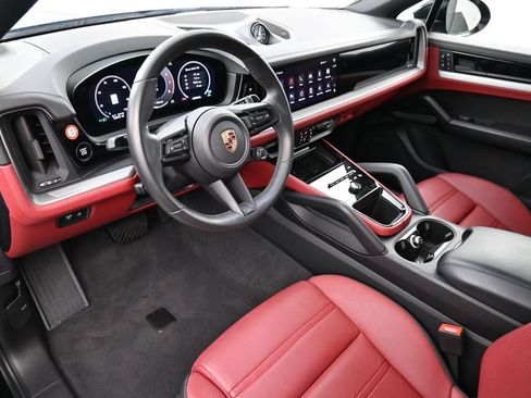 Certified 2025 Porsche Cayenne Coupe AWD/4WD image 4