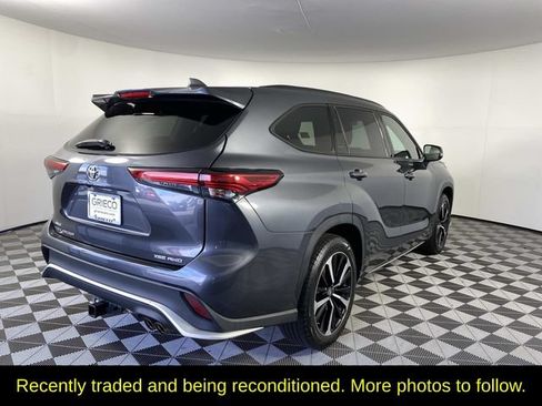 Used 2021 Toyota Highlander XSE AWD/4WD image 9