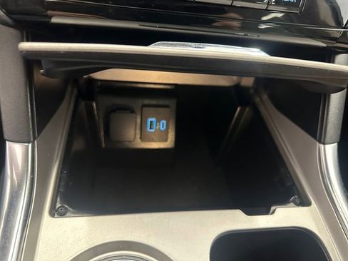 Used 2023 Ford Explorer Limited image 31