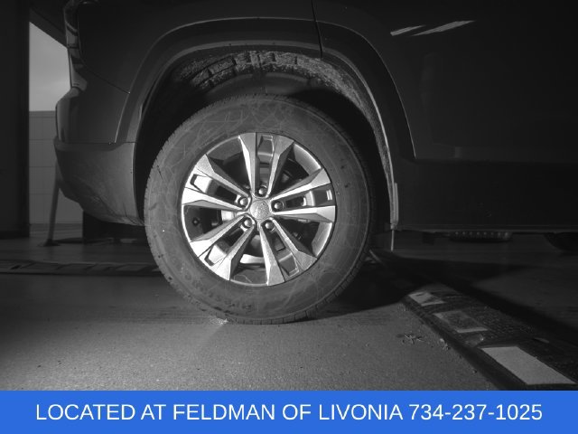 Used 2027 Chevrolet Equinox LT w/ Convenience Package II FWD image 32